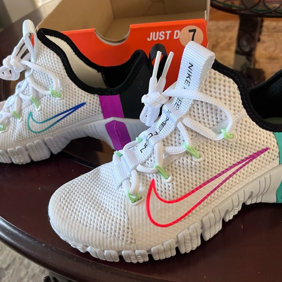 Brand new nike shoes - Picture 7 of 9